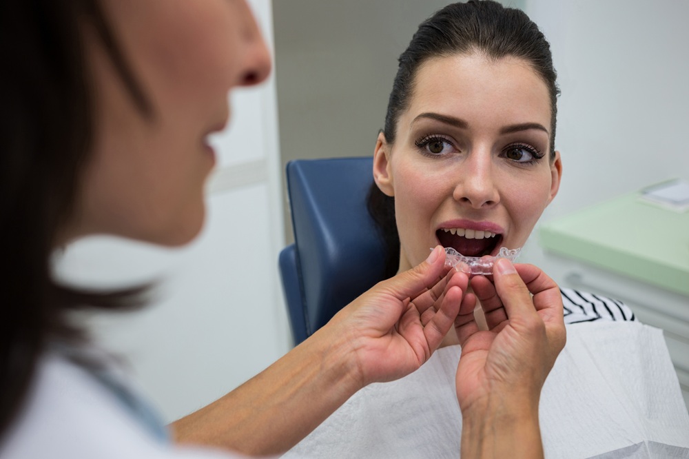 How Invisalign Straightens Teeth Discreetly